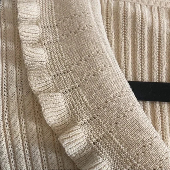 🕊️Vintage // Ruffle Knit Top🕊️ - Picture 2 of 8